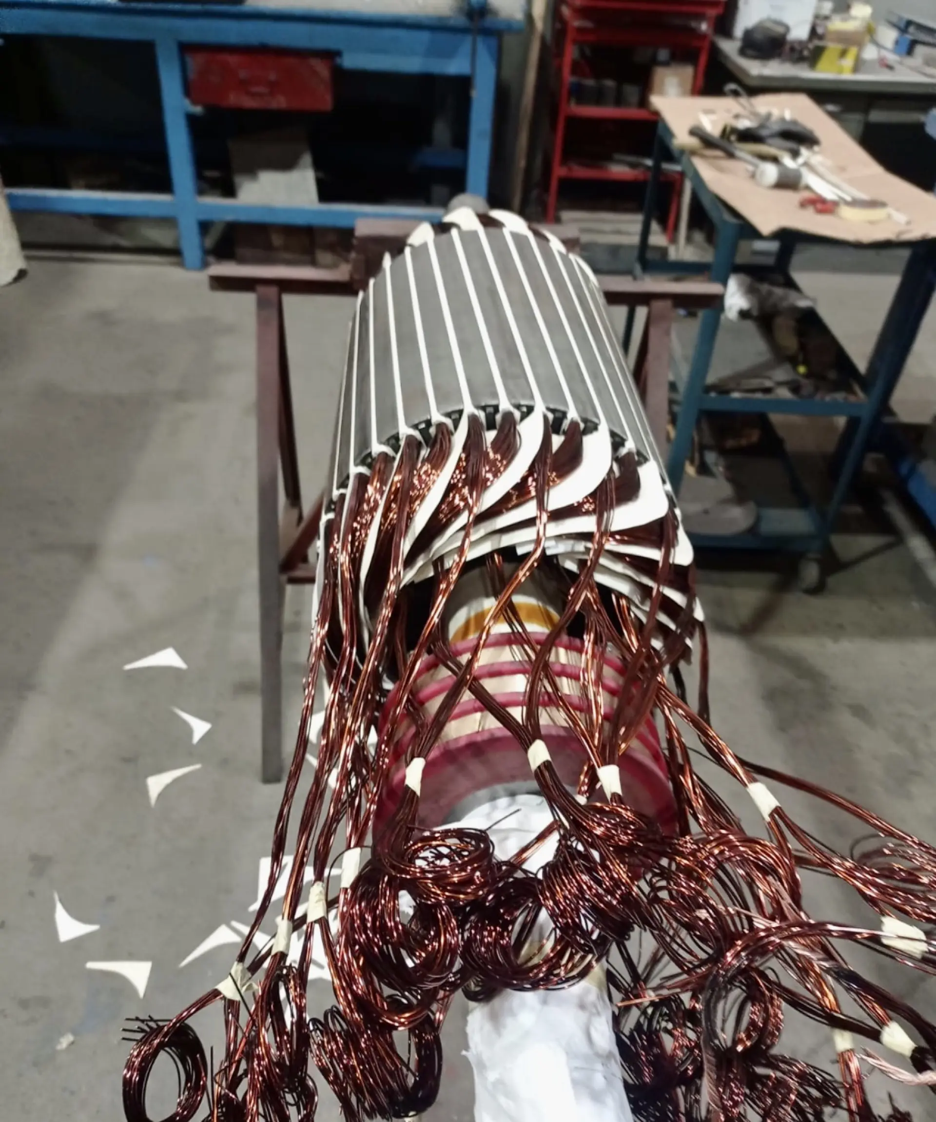 Reparación de motor eléctrico industrial en taller propio